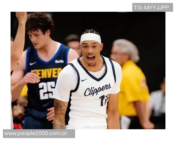 迪亚巴特表现出色四投全中贡献八分三篮板两助攻并有两次抢断三次盖帽